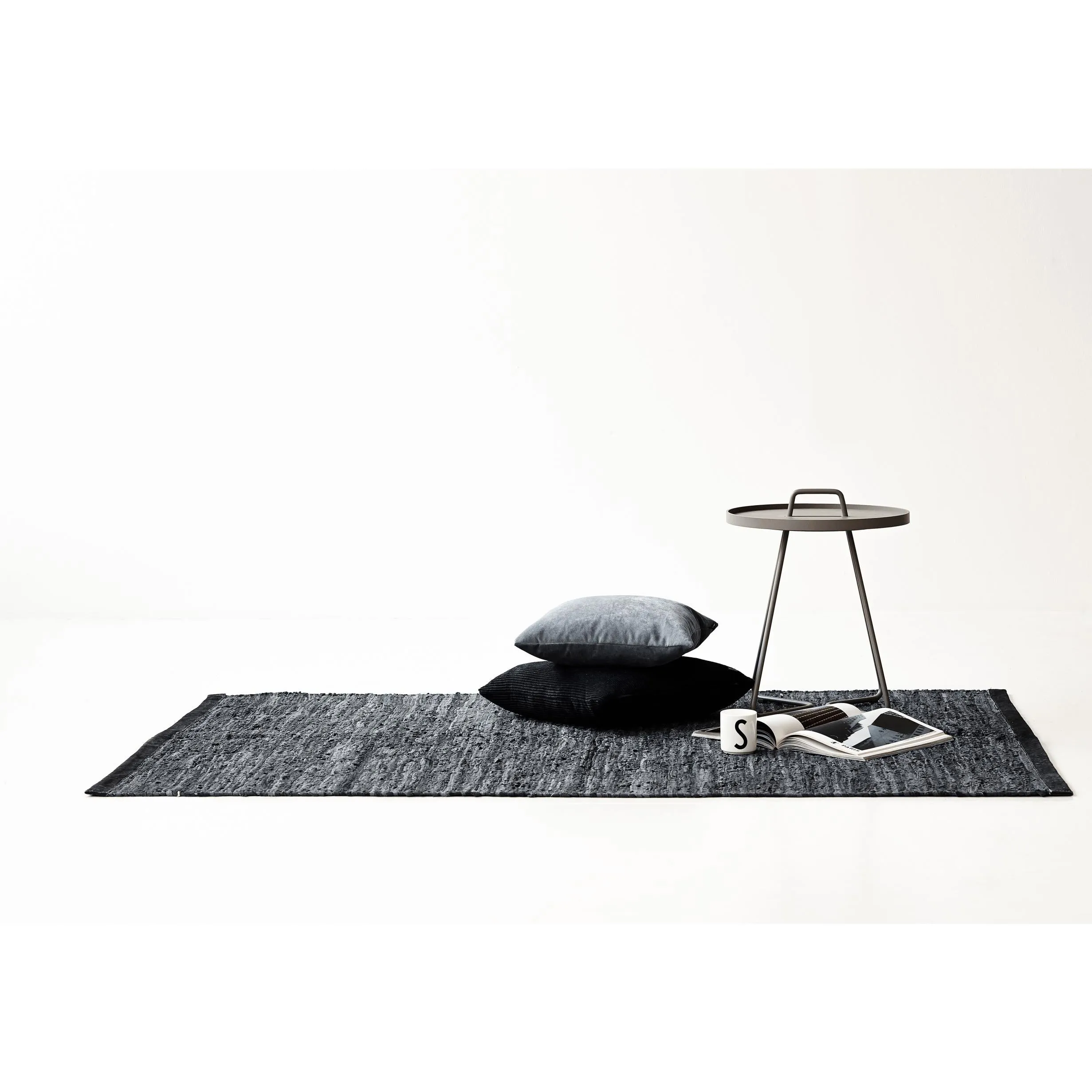 Rug Solid Leather Teppich Dark Grey, 75 x 400 cm